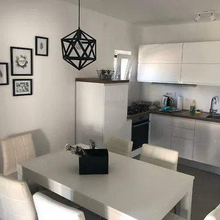 Lorenta Lägenhet Primošten